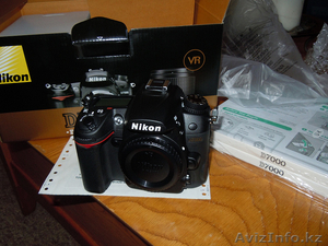 Nikon D7000 with 18-105 VR Lens Kit at 790 Euro