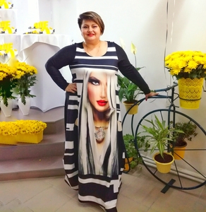 Поющая ведущая Наталья Керемет. 